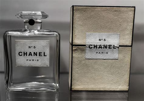 chanel n 5 centenario|¡Chanel N°5 cumple 100 años! Y lo celebra con 'Five .